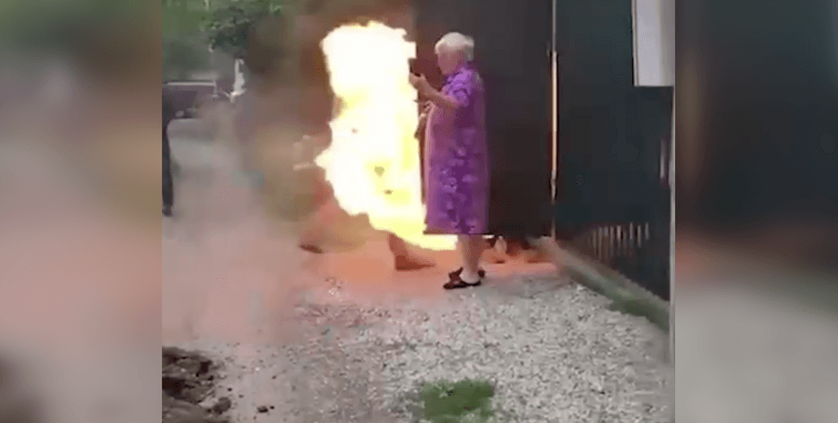 Россия конфликт, РФ конфликт, стреляет из огнемета, применил огнемет, огнемет, огнемет