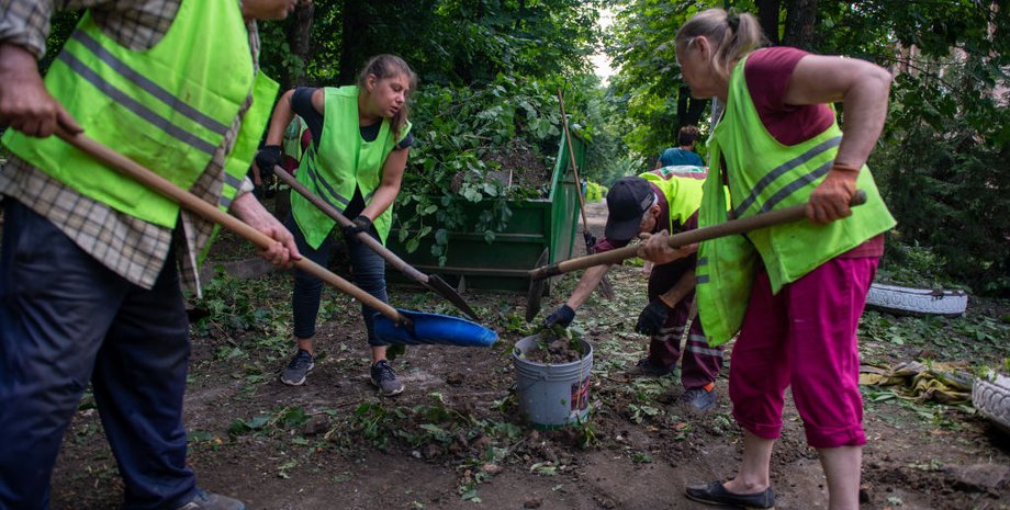 найти работу в Украине, какую работу предлагают безработным в украине, Общественно полезные работы, как найти работу через центр занятости,