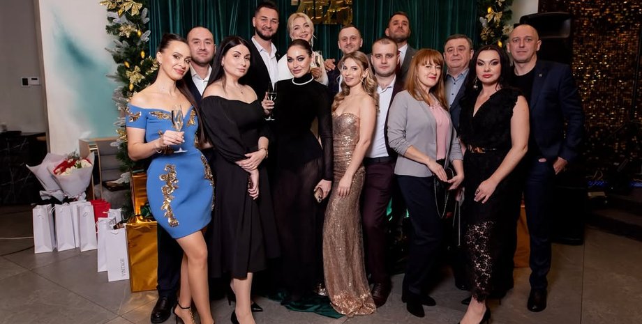 Прозора сукня корпоратив