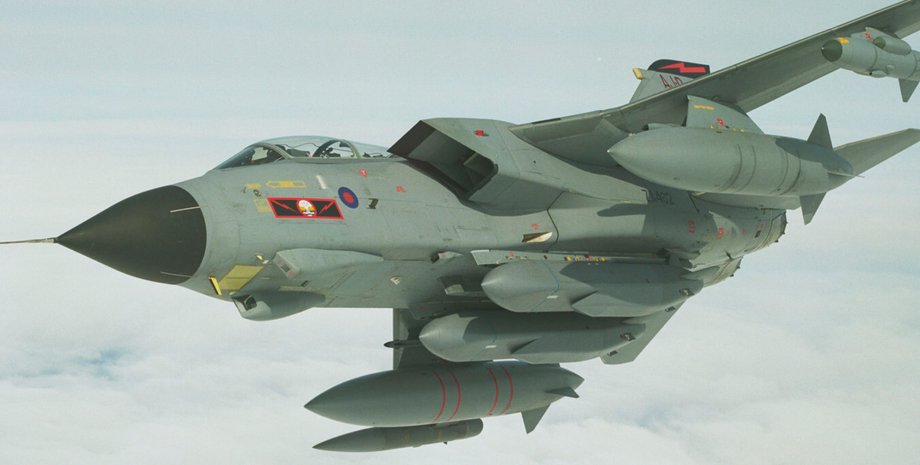 винущувач із ракетами Storm Shadow