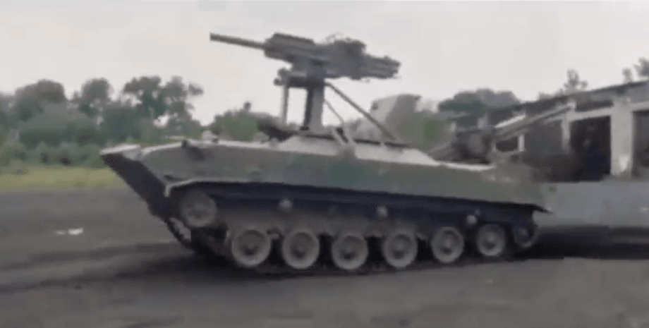 импровизированный бтр-д с минометами