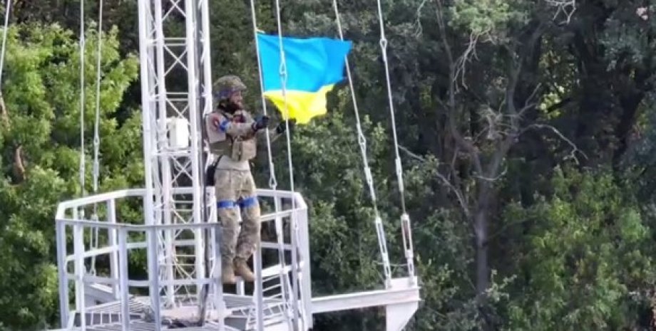 Прапор України, український солдат