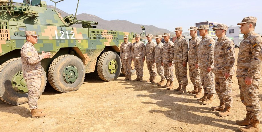 китайська бмп ZBD-09 із екраном