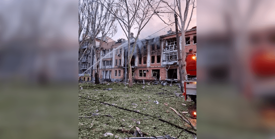 николаев, прилет, пожар, атака, удар ракеты, попадание ракетами