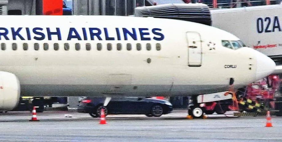 Германия, Гамбург, нападение в аэропорту, кража ребенка, вооруженный мужчина, полиция