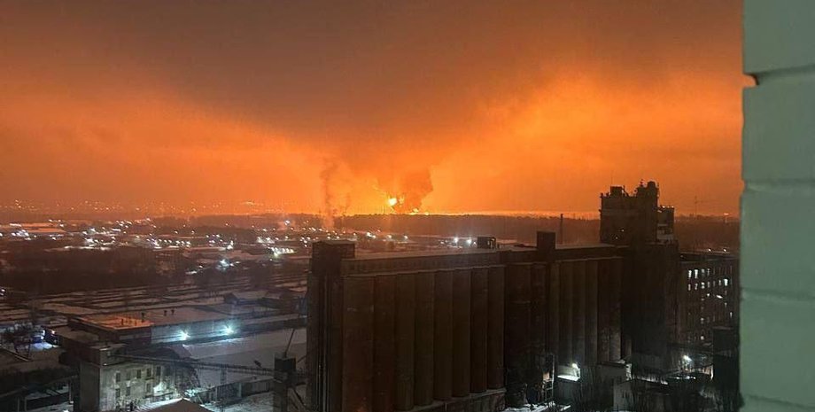 Дроны атаковали нефтебазу в Брянской области