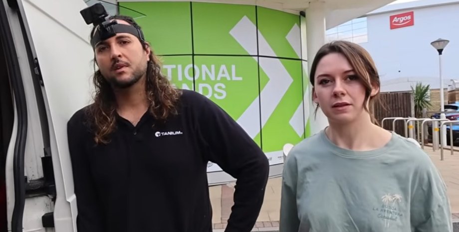 "В прекрасном состоянии": блогеры провели рейд и нашли кучу электроники в мусорных баках