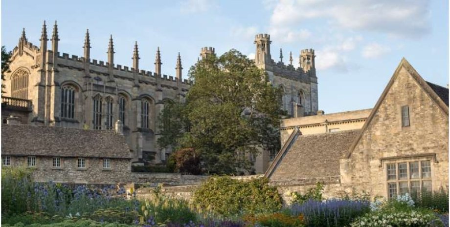 Аналіз відомих злочинців в Оксфорді показує, що значна частина з них, 75%, ідентифіковані коронером як "clericus" Рівень вбивств у середньовічній Англії, Насильство в Оксфорді 14 століття, Середньовічні розслідування вбивств, Середньовічне студентське насильство, Середньовічні злочинності, Історія Оксфордського університету