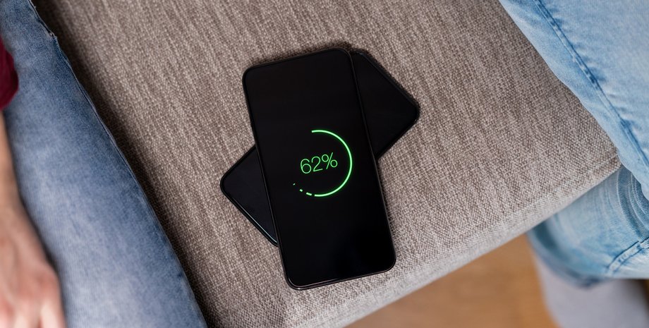 Смартфон на зарядке, зарядка, смартфон