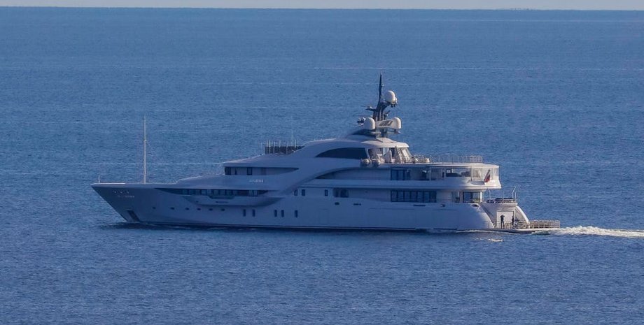 Российский олигарх пытается вернуть яхту из-под санкций США