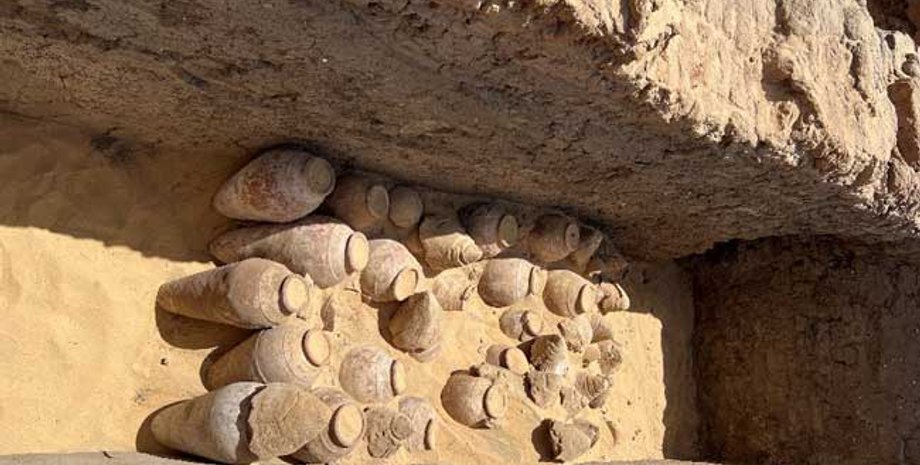 глечики, вино, гробниця