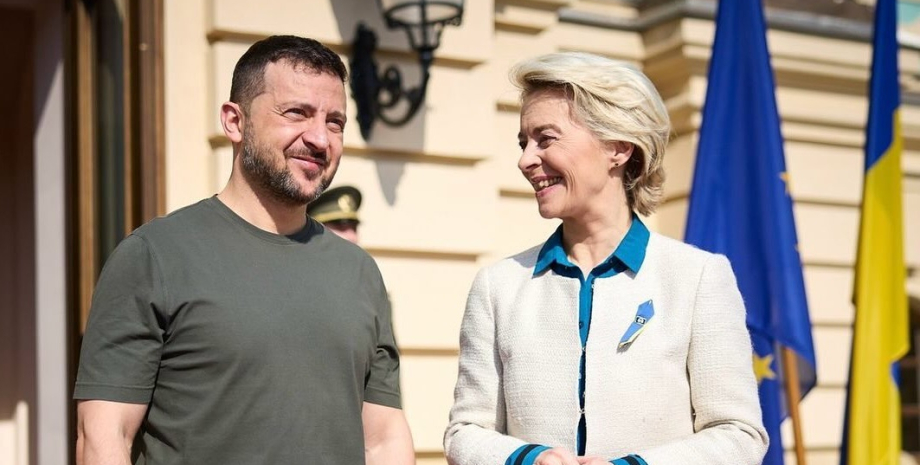 В ЕС отмечают серьезные успехи Киева и Кишинева на пути к сообществу флаги ЕС