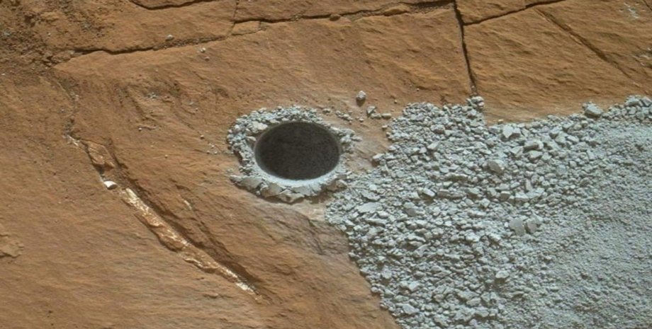 Марс, дірка, фото