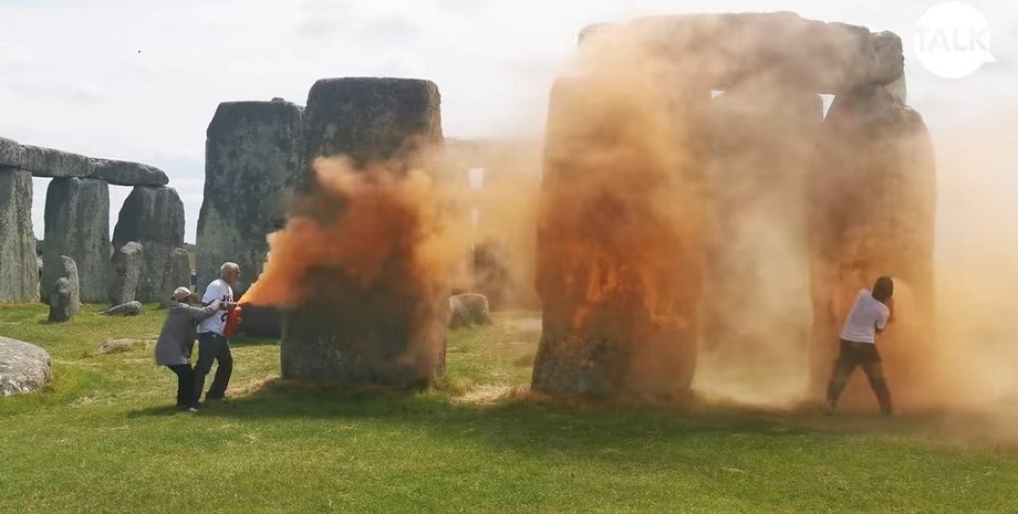 Just Stop Oil, вандализм, монолиты, великобритания, активисты, стоунхендж,