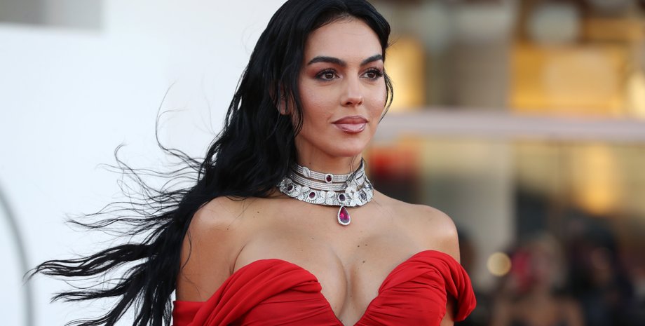 Джорджина Родригес, невеста Криштиану Роналду, венецианский кинофестиваль, платье с глубоким декольте