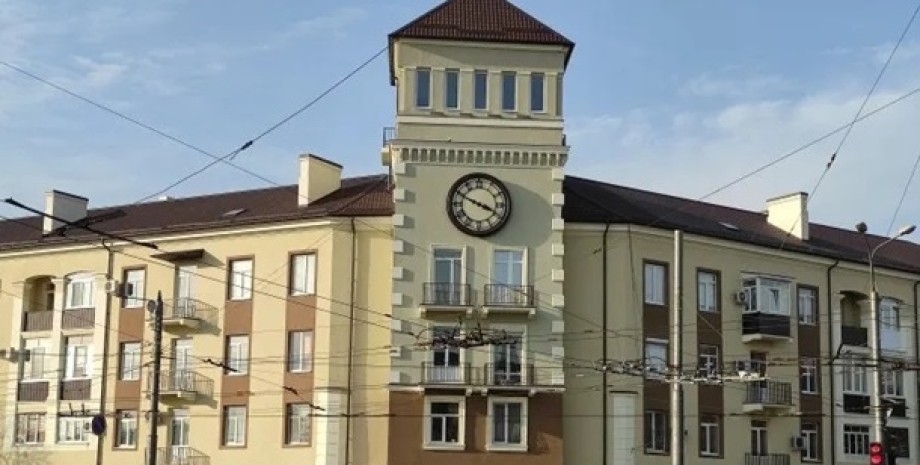 Według burmistrza Mariupolu, w zniszczonym zabytkowym budynku, zlokalizowano war...