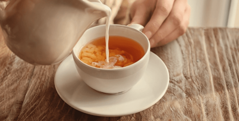 Чай з молоком