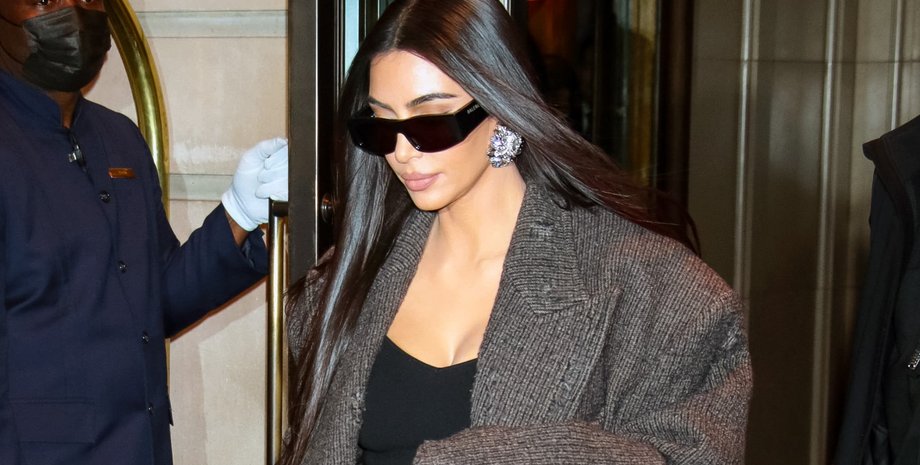 Balenciaga, ким кардашьян, сапоги чулки, пальто, твидовое пальто, пальто оверсайз, тренды сезона осень 2021