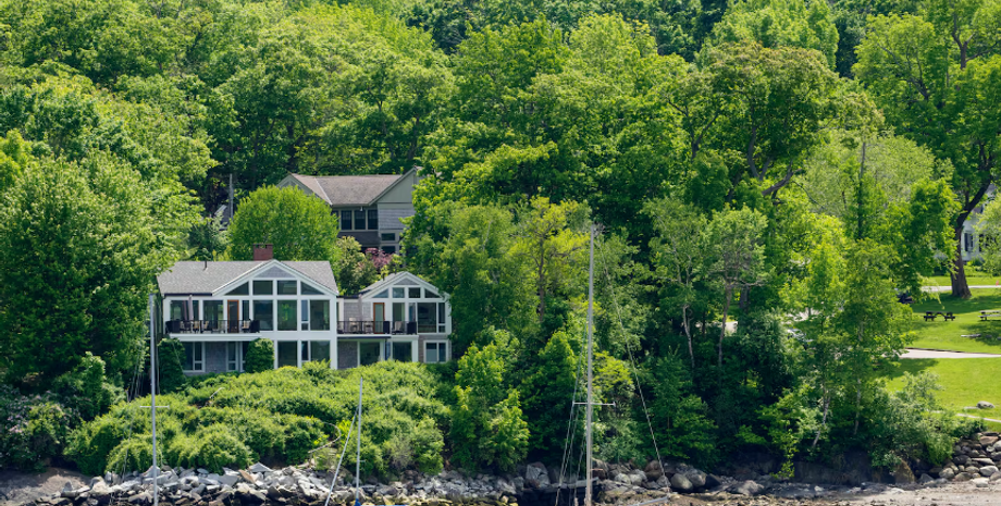 Миллионеры отравили деревья своей соседки, Амелия и Артур Бонды из городка Камдена, США, скандал, штраф