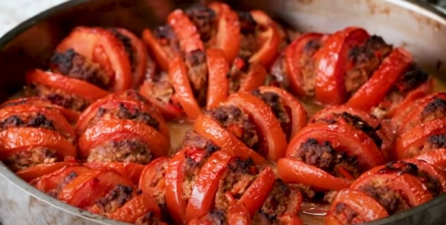 Кебаб с помидорами, мясо с помидорами, запеченное мясо, турецкая кухня