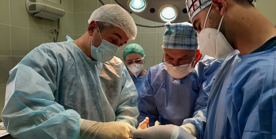 опреаційна, лікарі