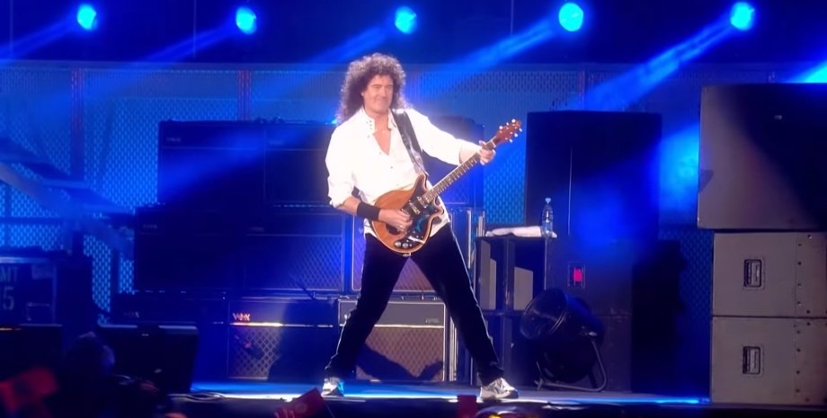Скриншот видео концерта группы Queen в Харькове