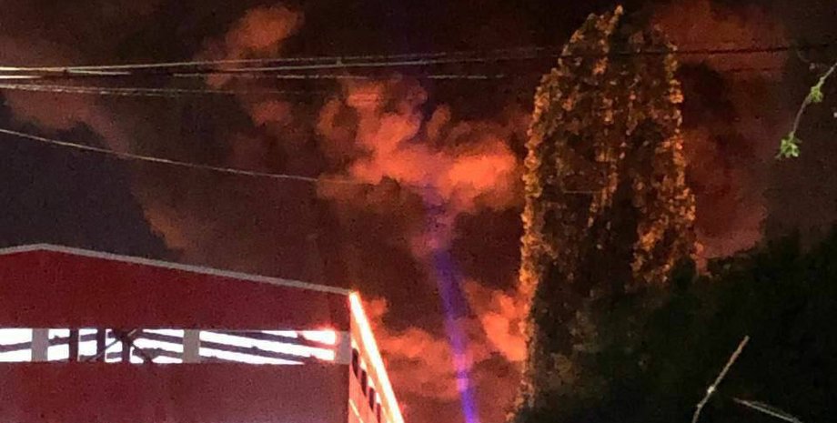 новости россии, новости воронежа, пожар воронеж, воронеж горит пластмасса