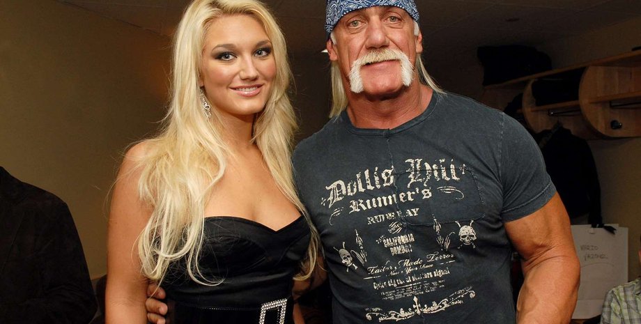 Брук Хоган cо своим отцом Халком Хоганом