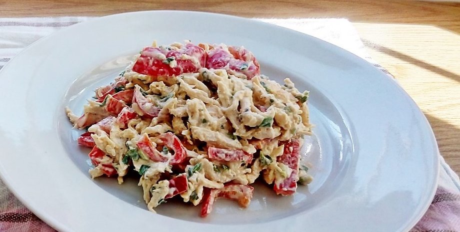 Салат Катмі Цецилі з куркою, салат з куркою, грузинський салат