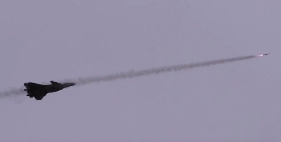 винищувач J-20 НВАК