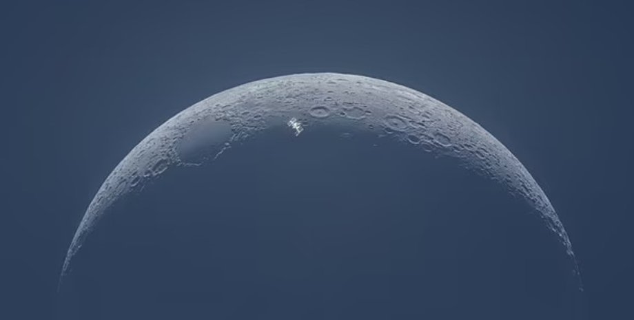 Місяць, космічна станція, МКС