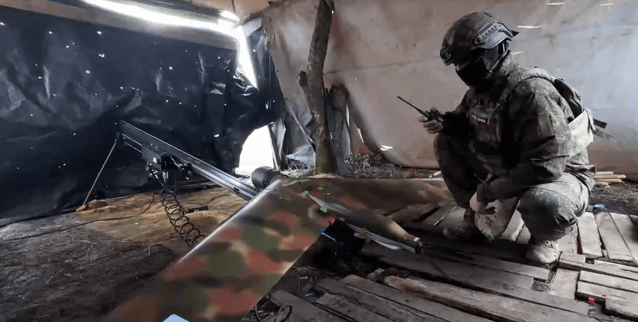 Военный ВС РФ с дроном Расчет "Ланцета" во взаимодействии с оператором "ZALA"