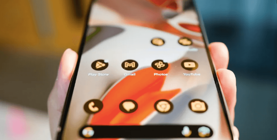 Смартфон в руке