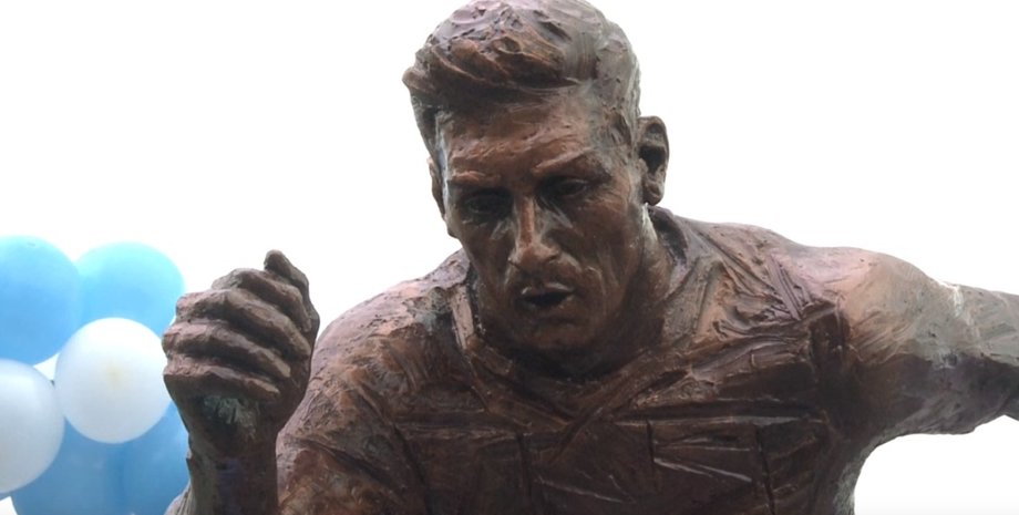 Памятник Лионелю Месси / Фото: YouTube