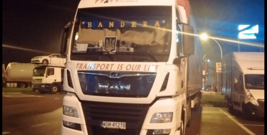 Польский грузовик с надписью "Бандера", вантажівка з надписом "Бандера", степан бандера