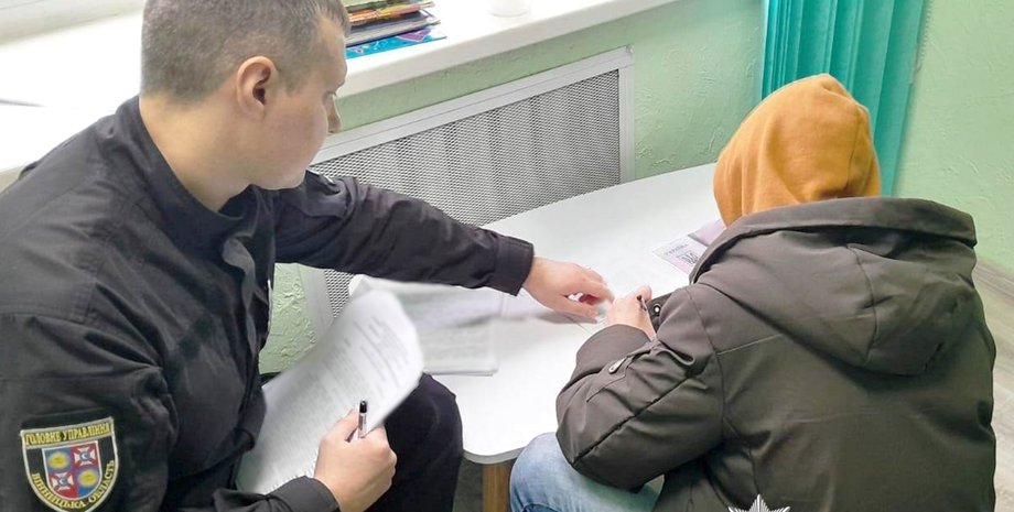 У Вінниці оголосили підозру підлітку, який нападає на дівчат та ріже їм коси