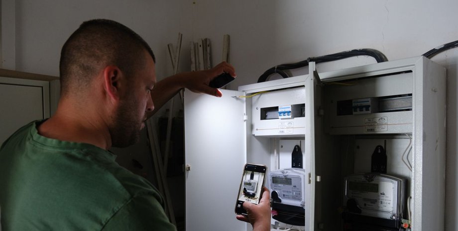 человек у счетчика