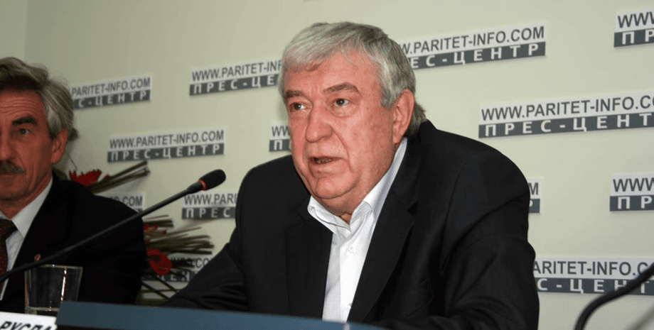 Руслан Боделан дает комментарий на пресс-конференции