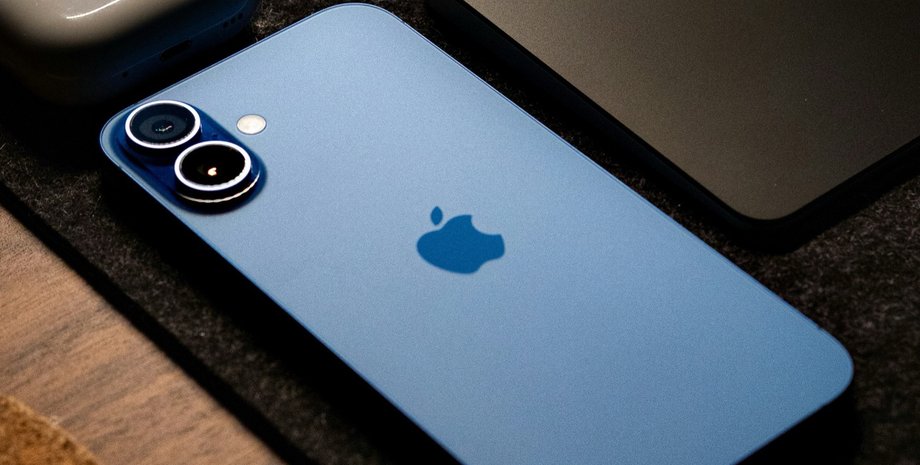 смартфон iPhone 16e