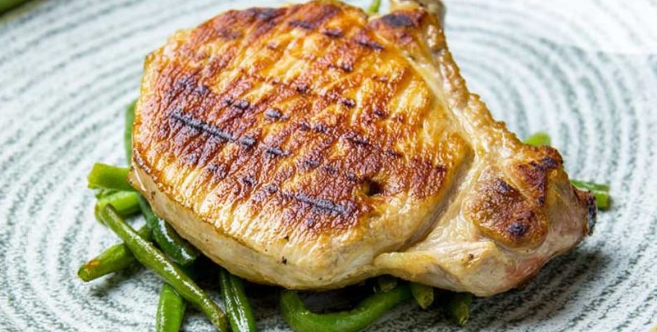 Свиные стейки с копченой паприкой, стейки из свинины, маринад для свинины