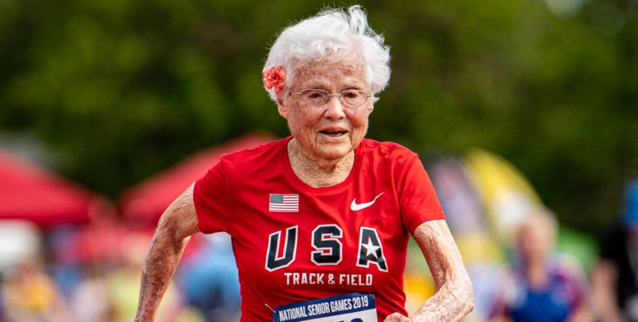 108-летняя жительница Америки 108-летняя жительница Америки, секрет долголетия, 108-летняя спортсменка, начала заниматься бегом в 100 лет, Джулия Хокинс, "Ураган"
