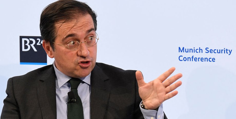 Альбарес надсилає дипломатів