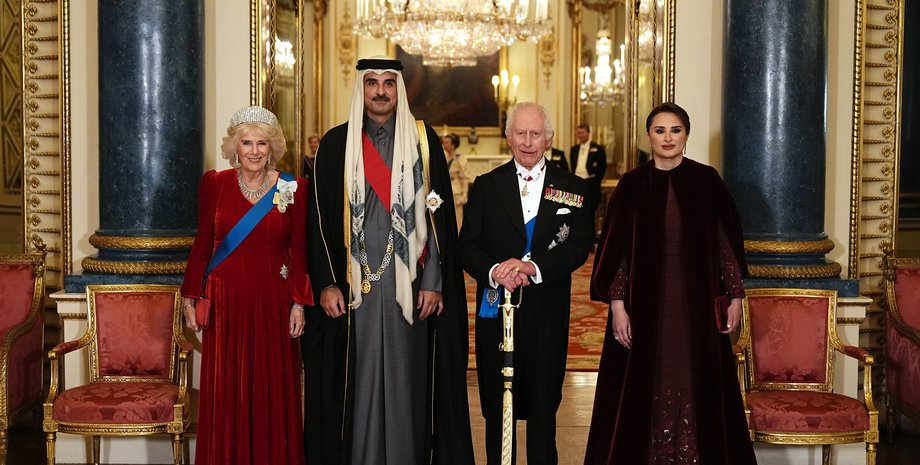 королева Камилла, эмир Катара, король Чарльз ІІІ,  шейха Джавахер, банкет в Букингемском дворце