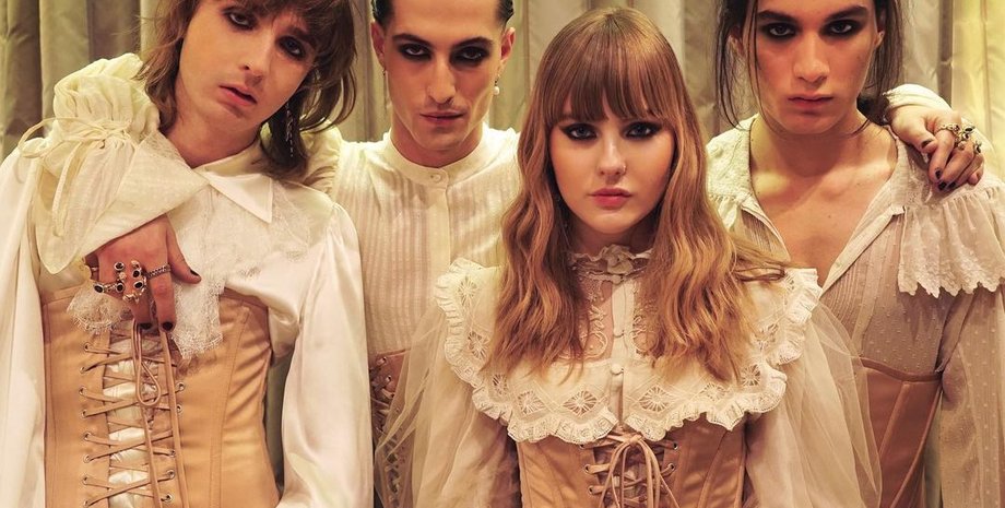 вокалист Дамиано Давид, басистка Виктория Де Анжелис, гитарист Томас Раджи, барабанщик Итан Торкио, манескин, Måneskin