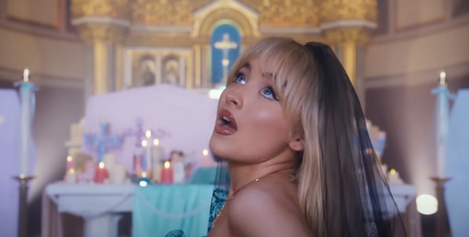 Сабрина Карпентер, церковь, "Feather"