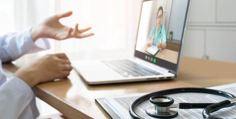 Терапевт случайно показал экран во время сеанса во видеосвязи с пациентом