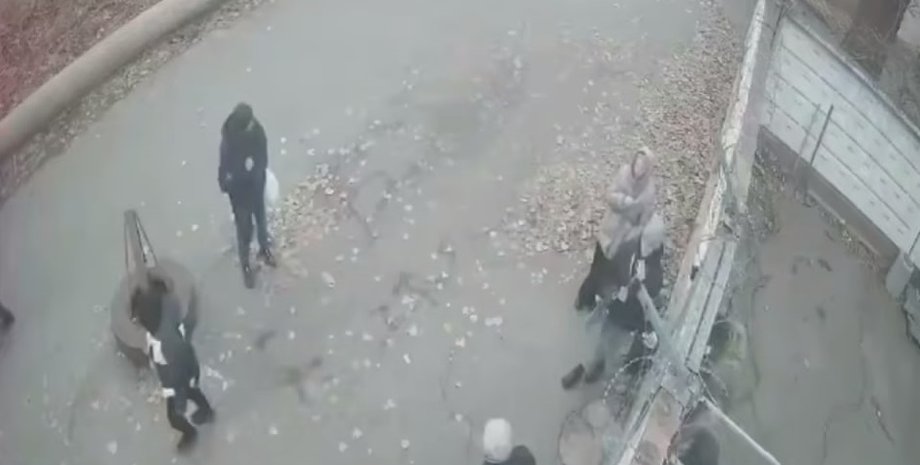 новости кривого рога, тцк, забор, нападение, нож, отец, сын, полиция