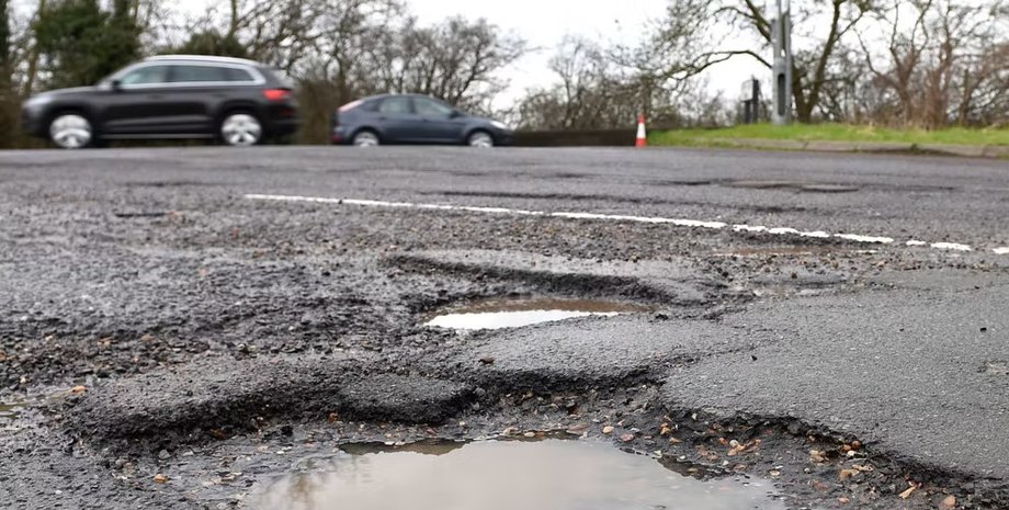 яма на дороге, ямы на дороге, компенсация ущерба