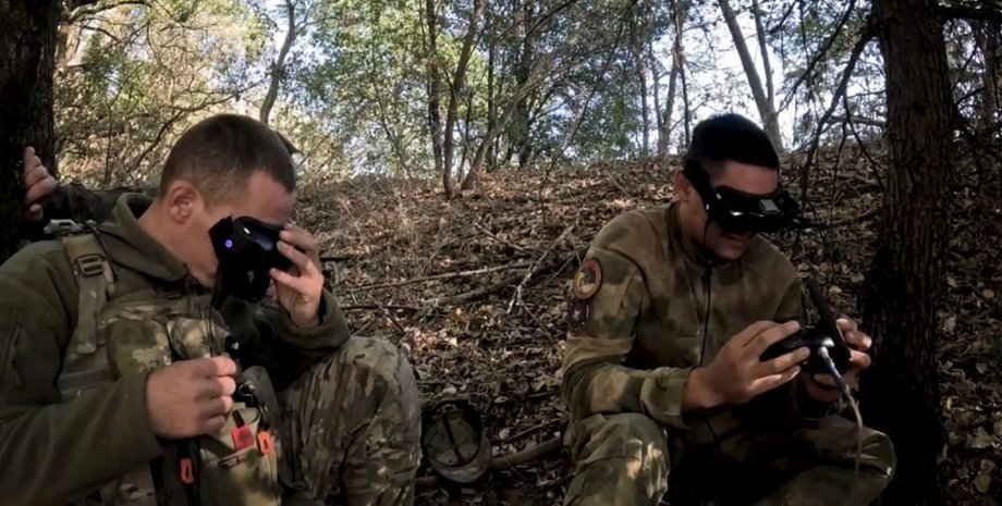 Операторы центра "Рубикон" ВС РФ во время работы