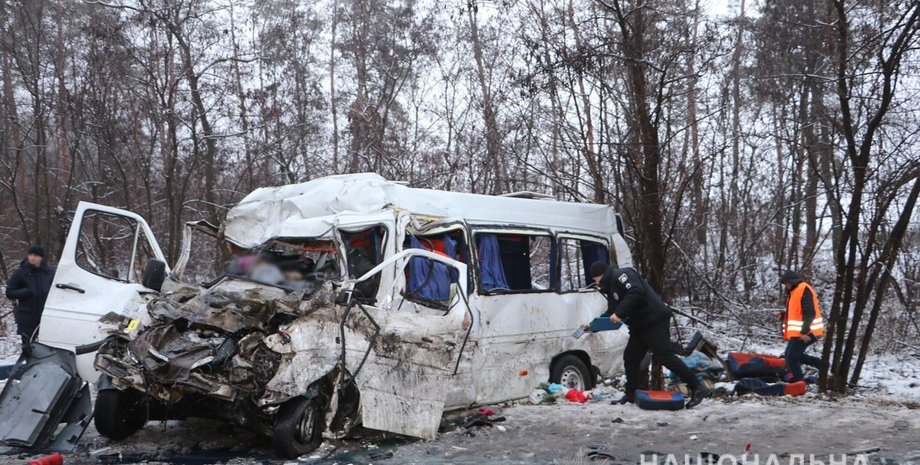 ДТП під Чернігівом, Чернігів аварія, маршрутка Чернігів, Mercedes Sprinter, тягач DAF, вантажівка в'їхала, аварія на дорозі